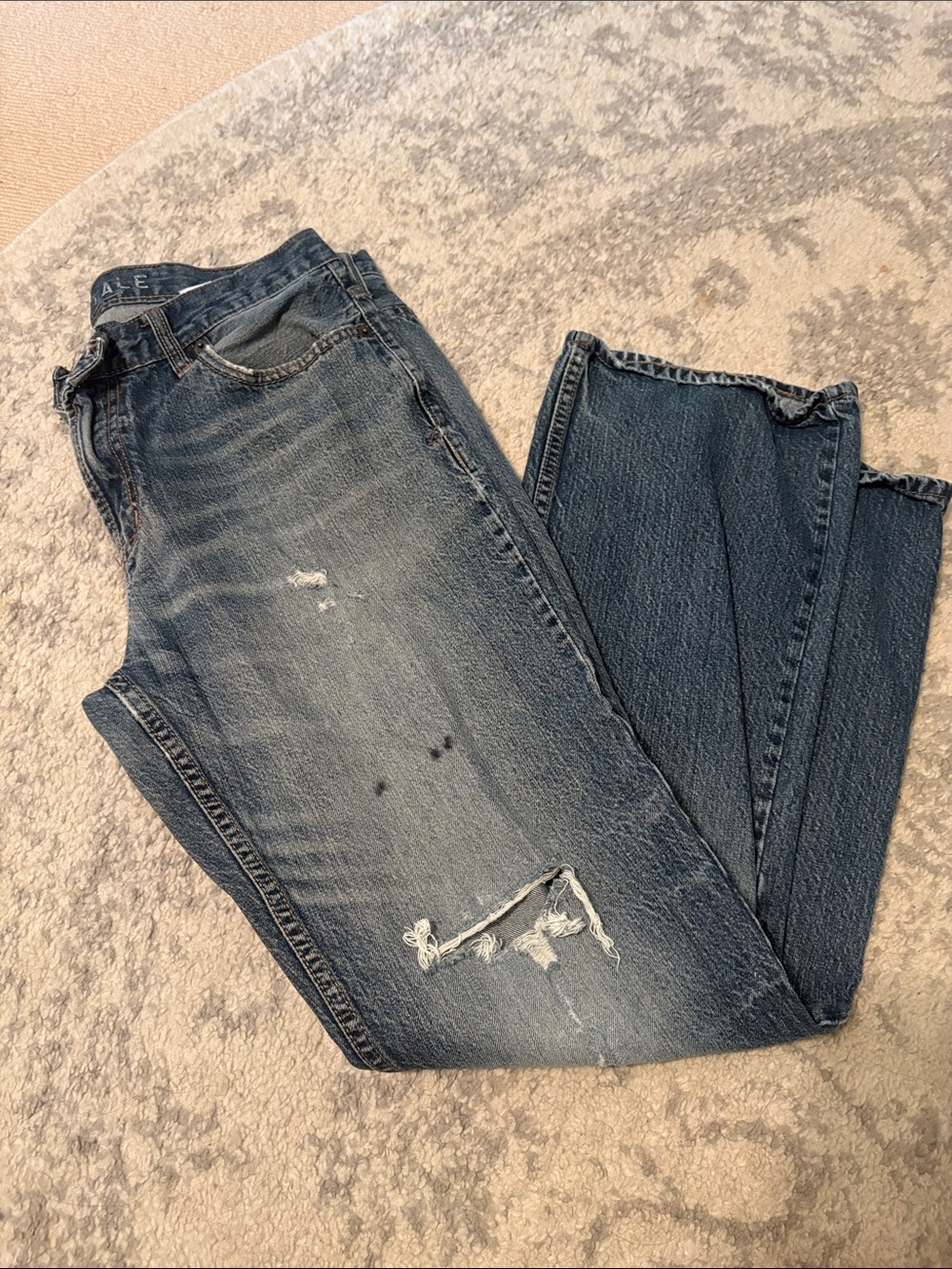 Aeropostale Men's Dark Blue Straight Jeans with Distressed Knee